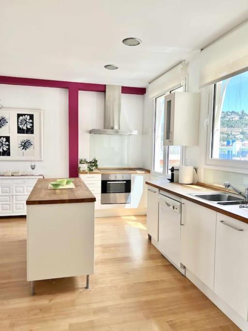 Moderno Y Amplio Apartamento En El Centro De Roses Bagian luar foto